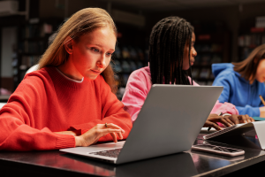 A Importância da TI nas Escolas e Universidades: Impulsionando o Ensino e Aprendizagem na Era Digital